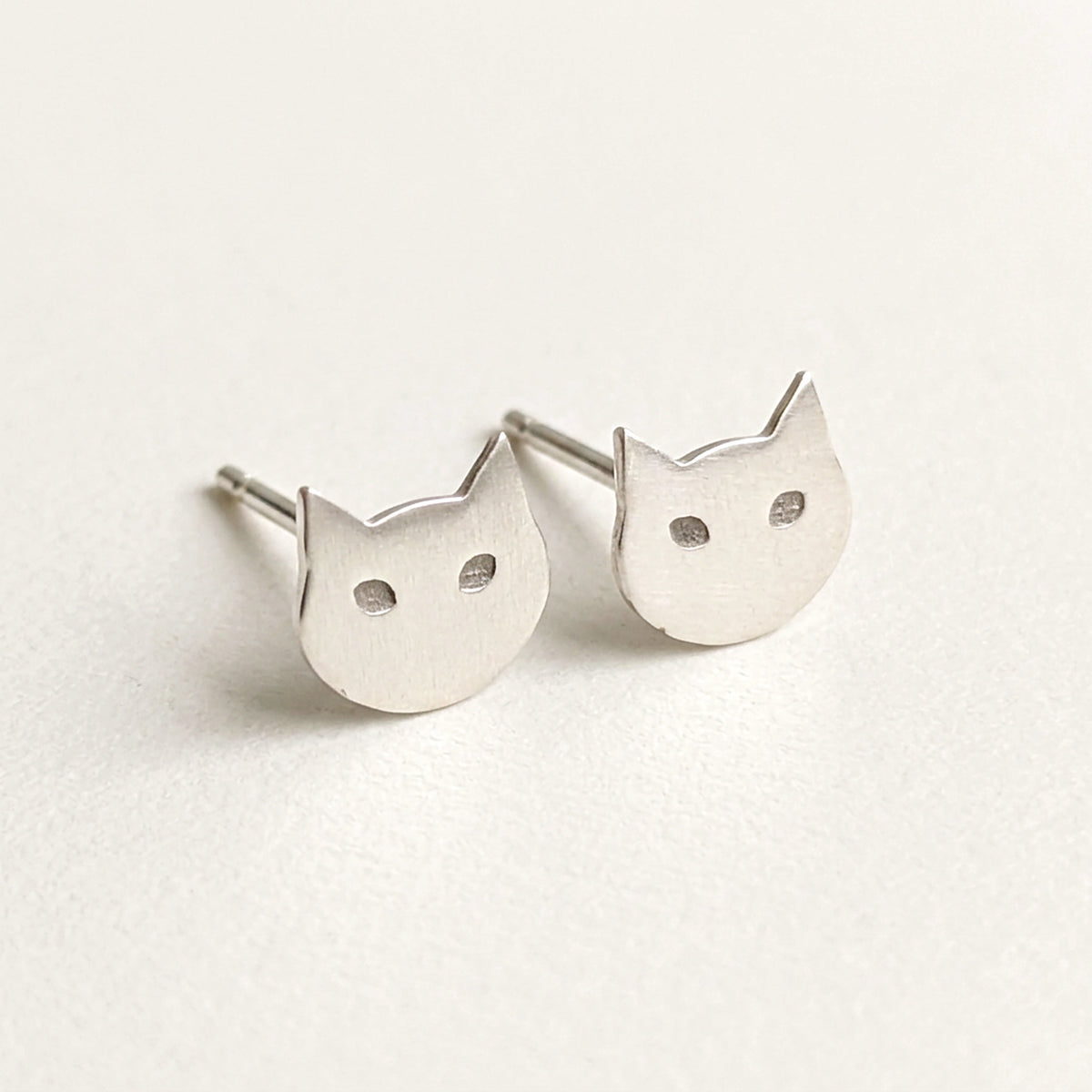 'Salem' Tiny Cat Silver Stud Earring